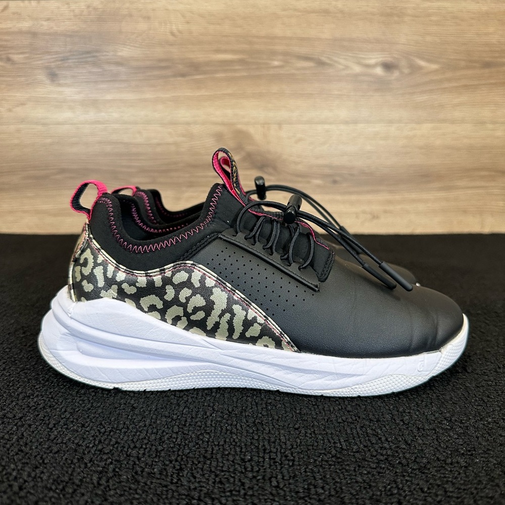 Clove Nursing Shoe Core Classic gold Elephant print pink Limited Women’s 7.5